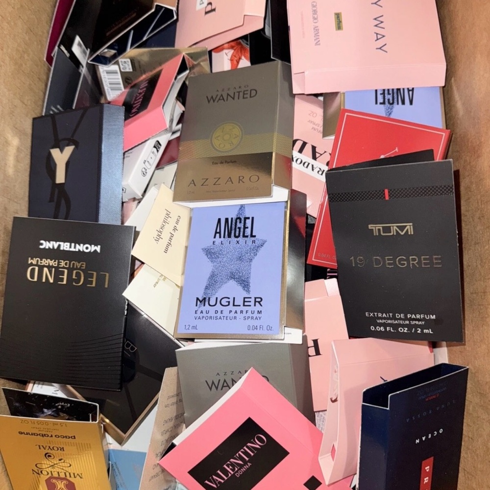 Lot of 8 Assorted Fragrance Samples. NEW